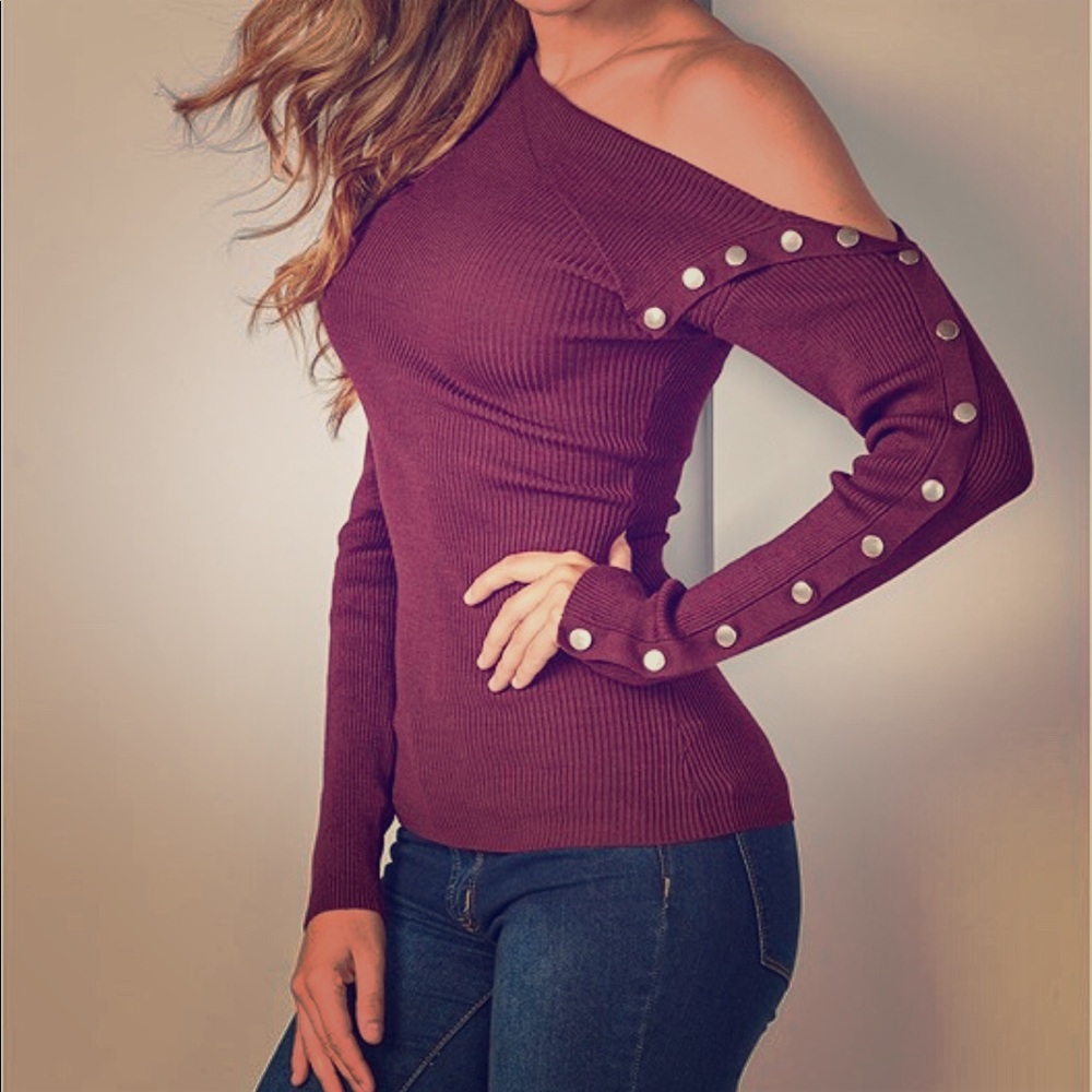 COPY - Venus size small top, never worn
